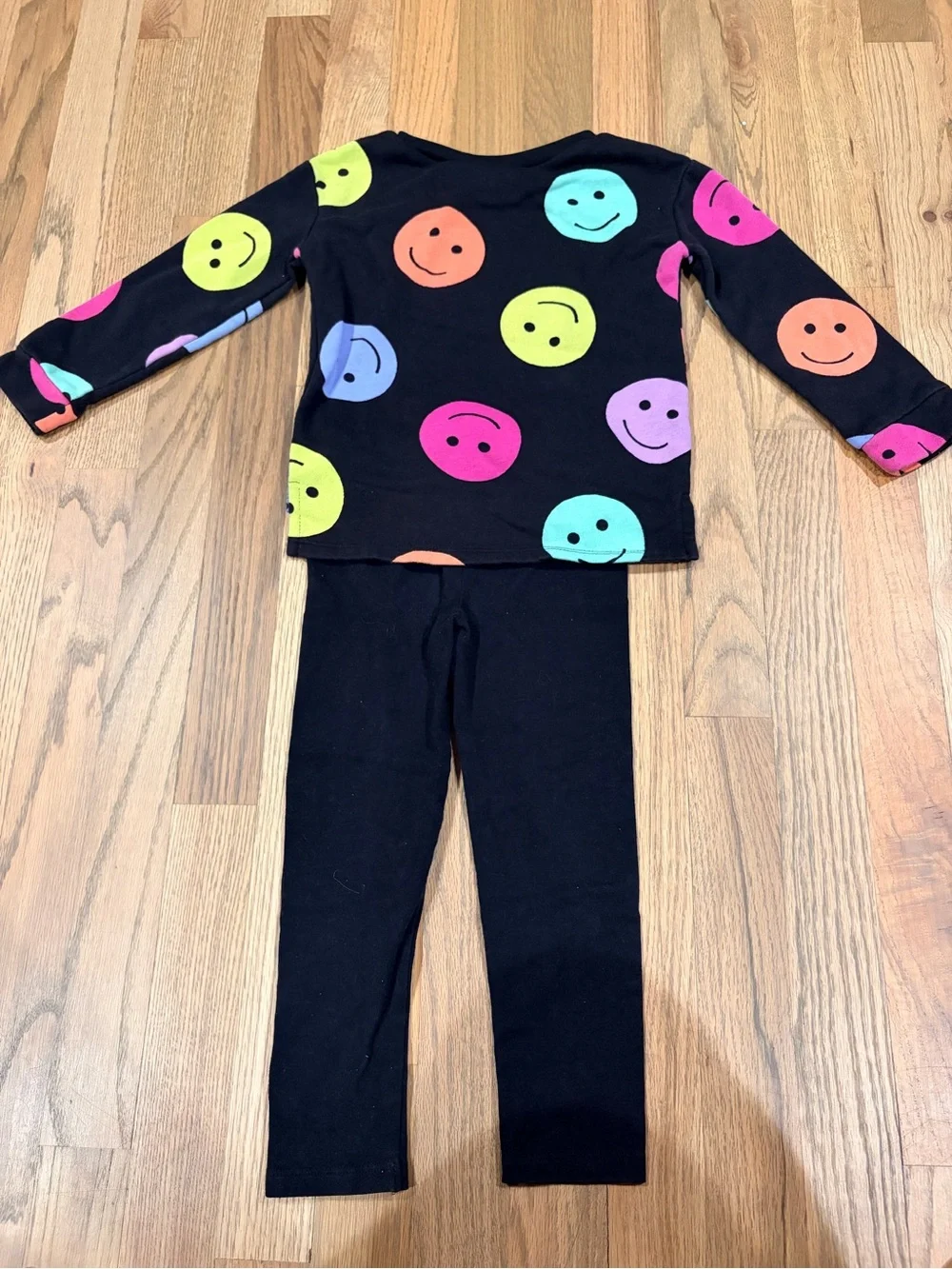 The Children’s Place smiley sweatshirt and leggings outfit